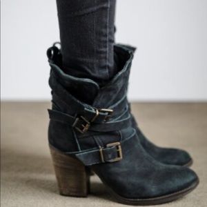 COPY - Steve Madden Black leather Heeled boots Si…